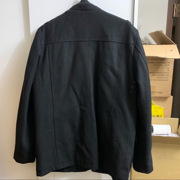 Brand new GUESS jacket - Picture 2 of 5